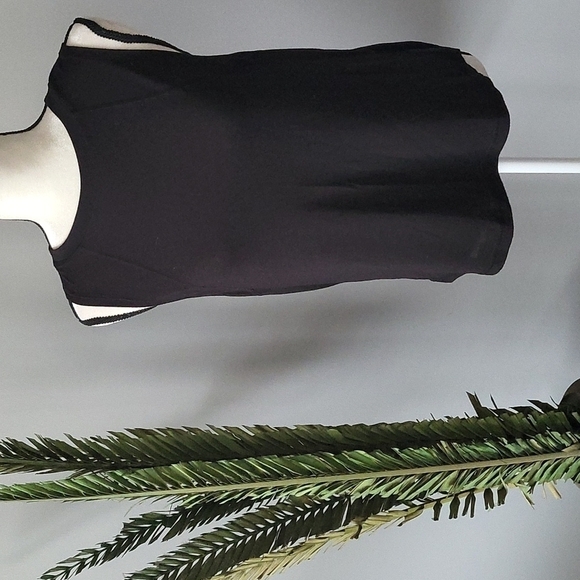 Athletic Works black higher neck sleeveless tee with back opening - Picture 1 of 10